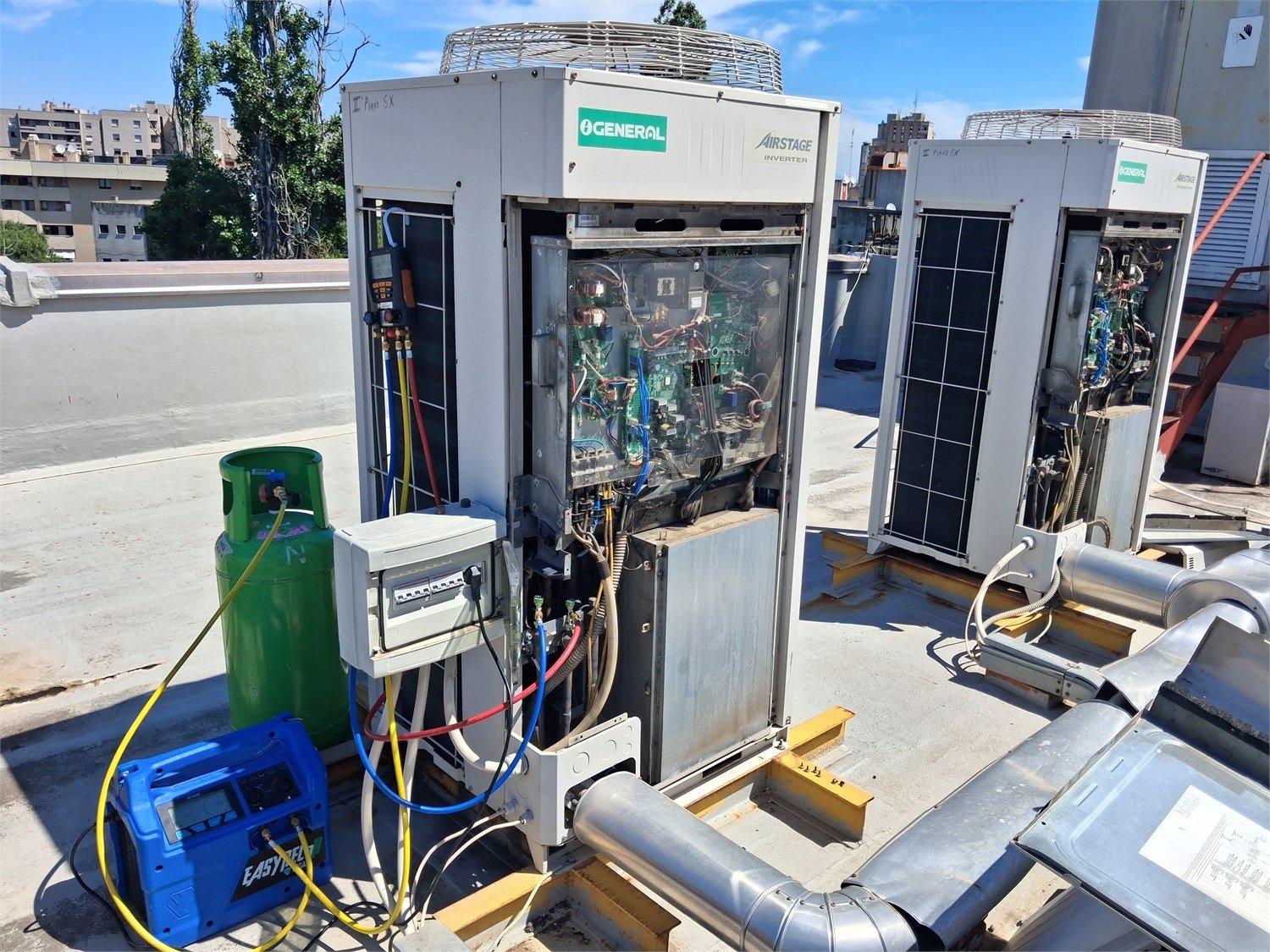 Sistema VRF General Airstage intervenido por técnicos de Clima Eléctrica